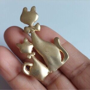 Vintage 2 Sitting Siamese Cats Dam and Kitten Gold Tone Brooch Pin